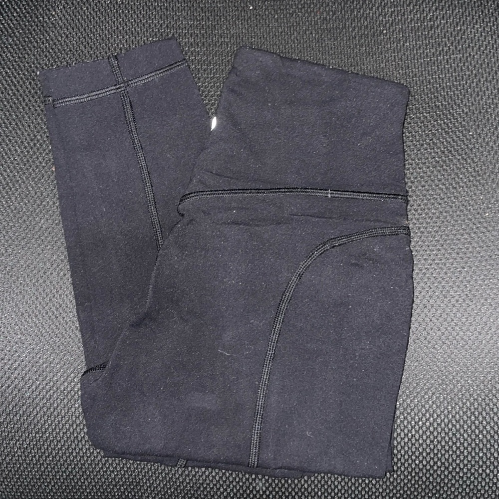 Black Lululemon Cropped Leggings Size 2